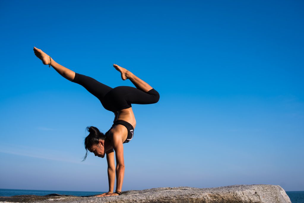 balance-girl-handstand-317155